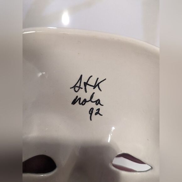 Vintage handmade ceramic Mardi gras lavender metallic shiny wall decor mask - Picture 10 of 11